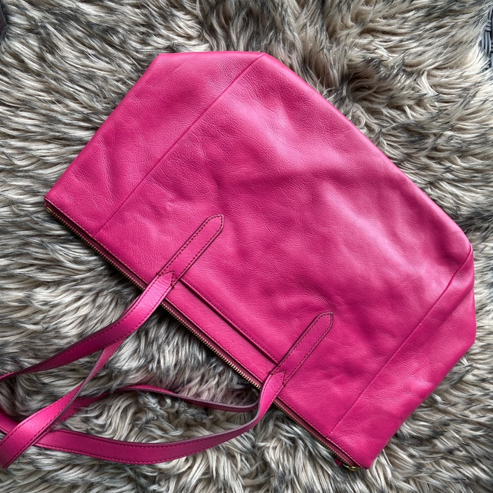 Fossil pink %100 leather purse